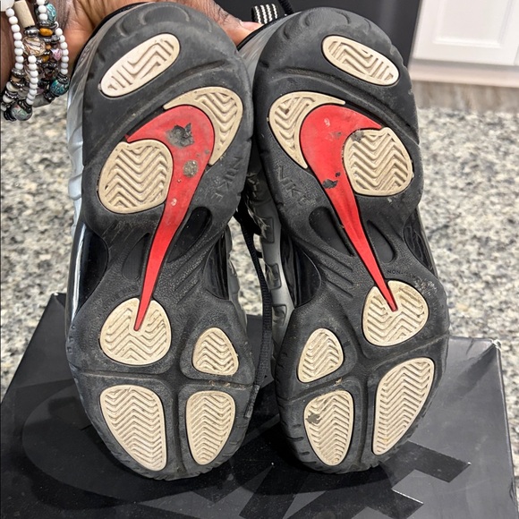 Nike Kids Sneakers Black Silver - Picture 6 of 13